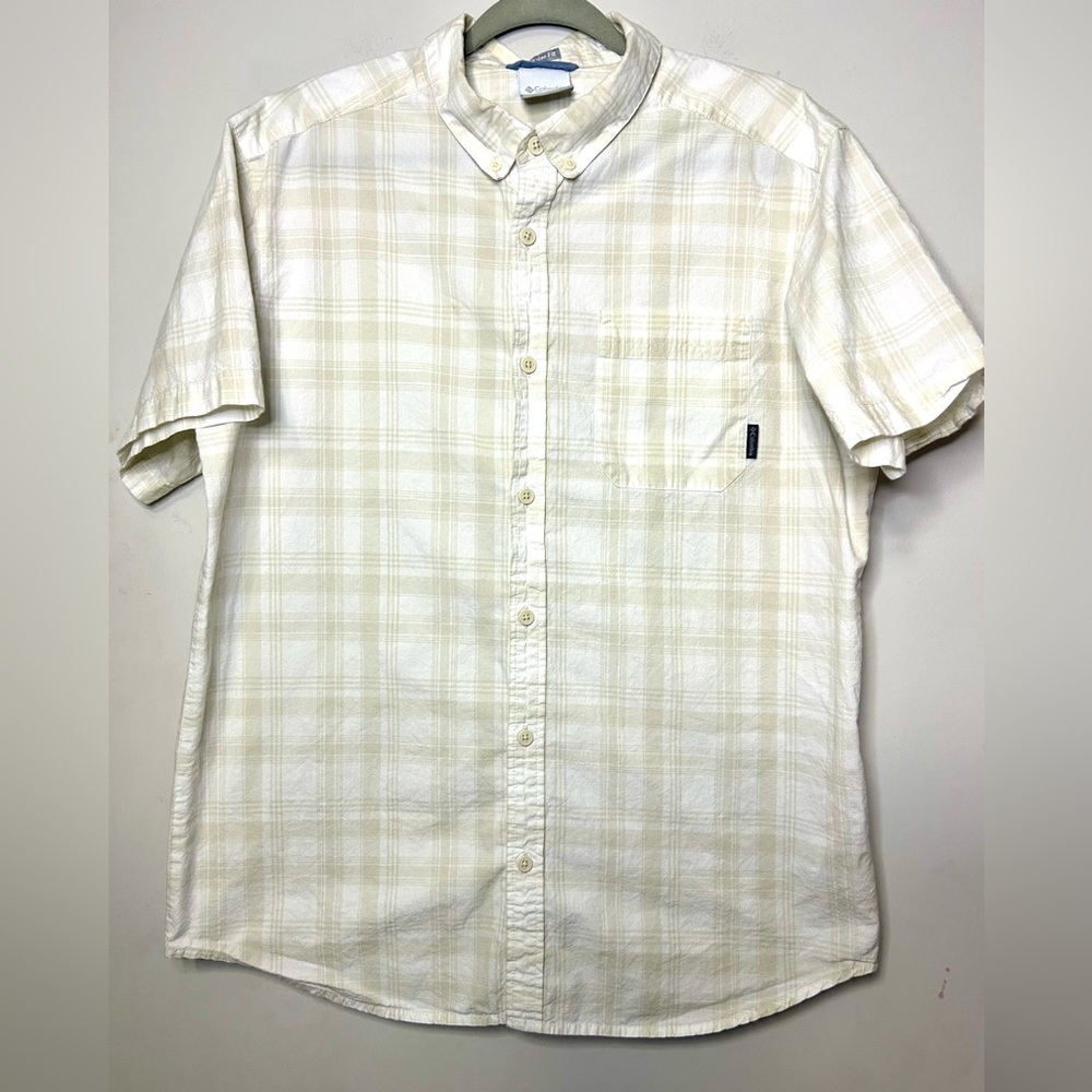 Men’s Columbia Large Beige/White Plaid S/S Button Down Shirt. Regular Fit.